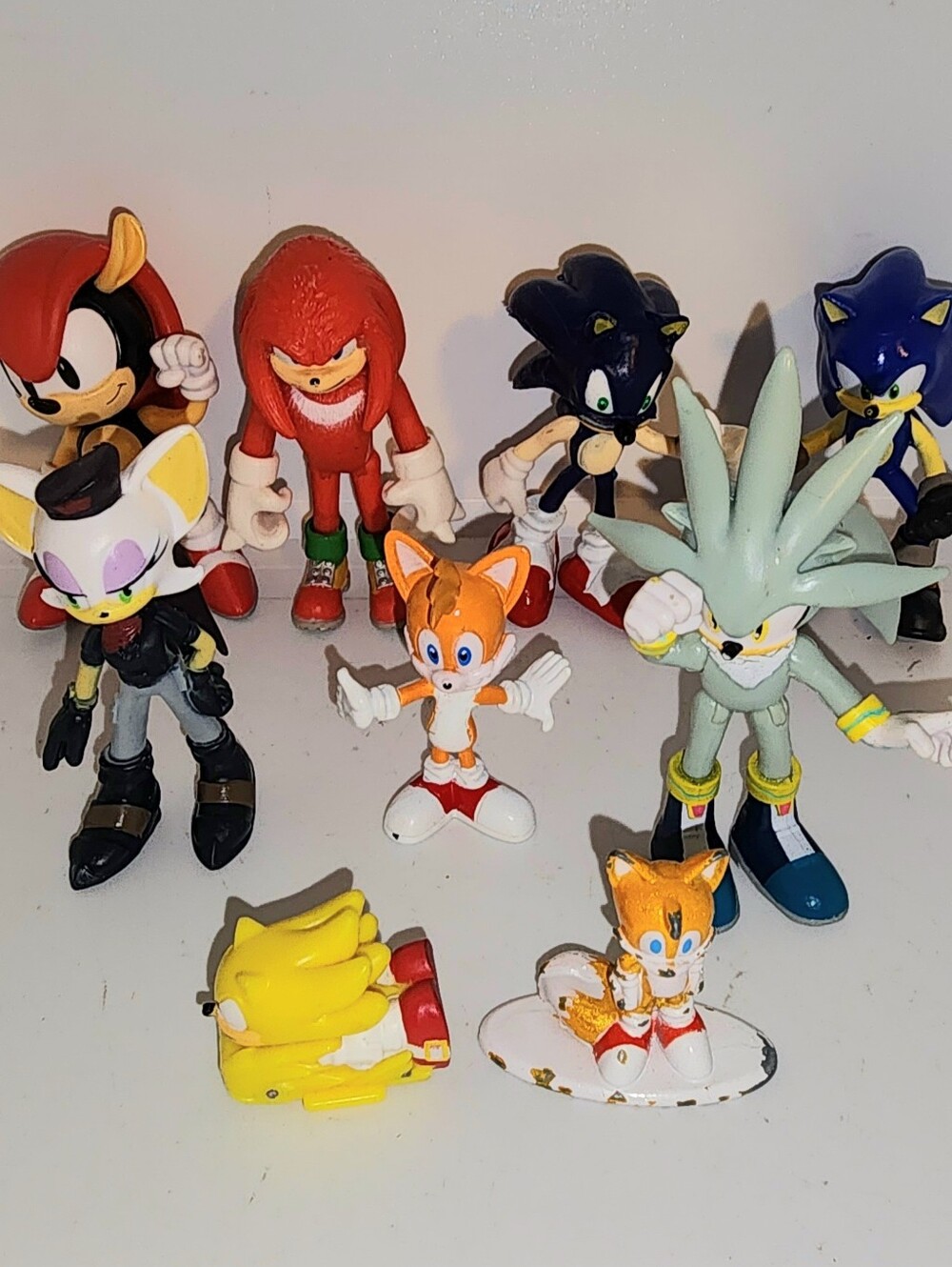 mini figures lot Sonic the Hedgehog, Knuckles, Tails, Rebel Rouge, Mighty,Silver
